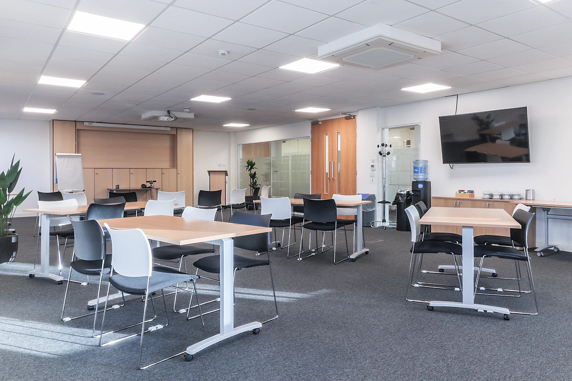 Harlech Suite with flexible table seating