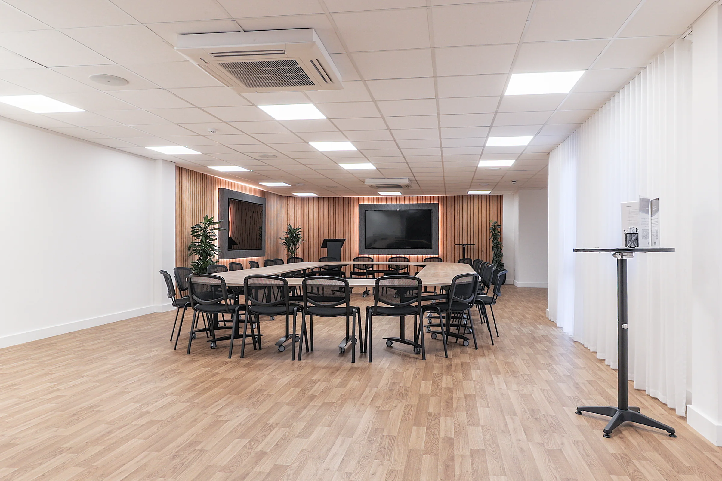 Pearl Suite configured for a large meeting