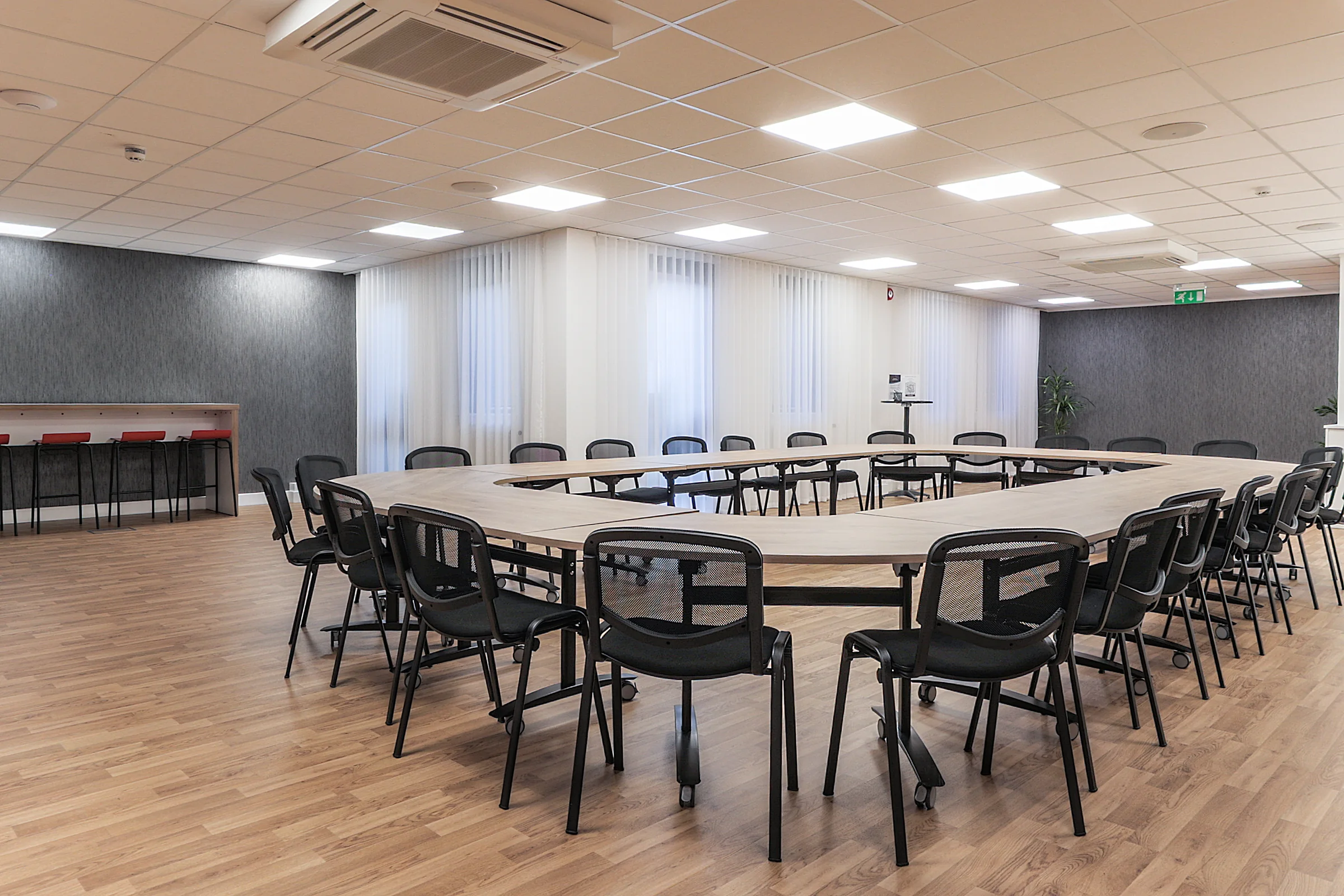 Pearl Suite presentation area and meeting tables